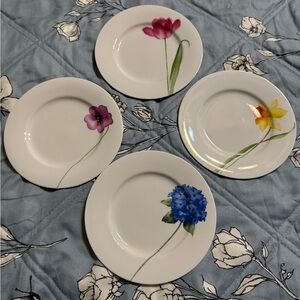 Crate & Barrel Plate Set of 4 Spring Blossom Salad Plates